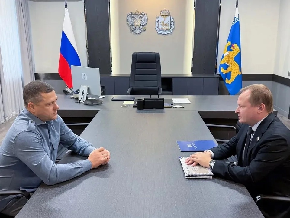 Михаил Ведерников обсудил с Антоном Морозом развитие спорта в Псковской области