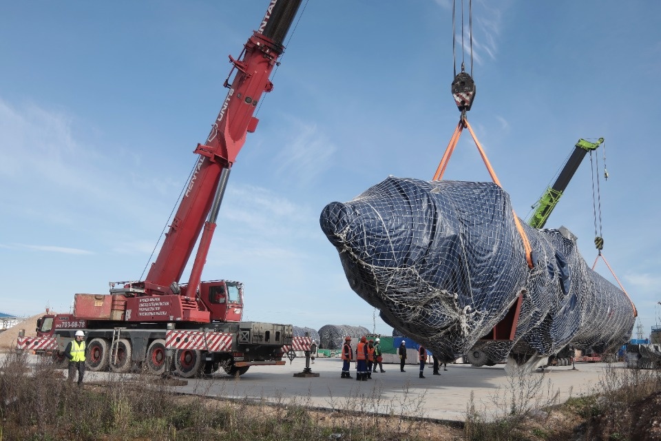 На завод «Титан-Полимер» доставили 38,5-метровый реактор для производства ПЭТ