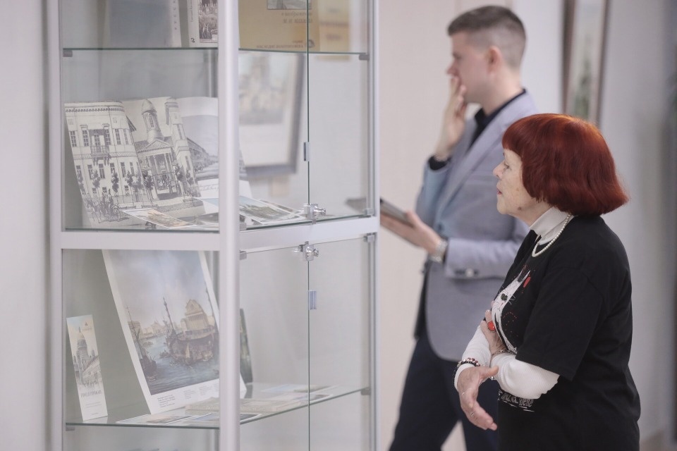 Петербург на бумаге: в Пскове открылась выставка графики золотого века