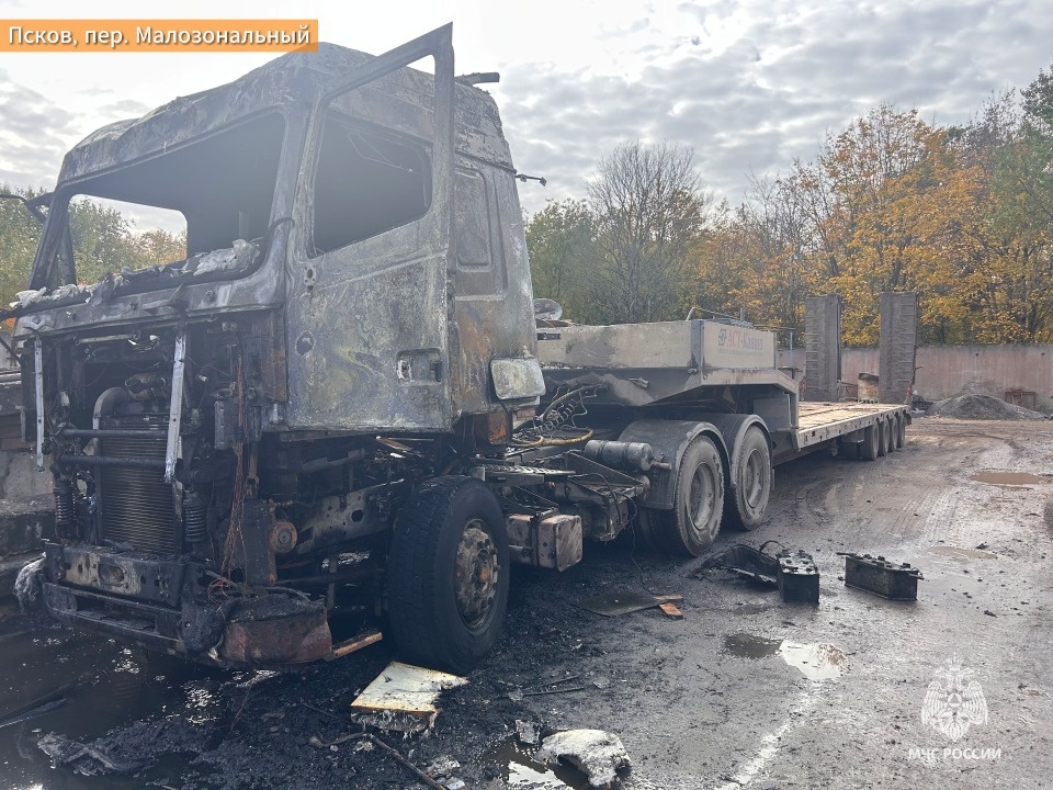 В Пскове выгорела кабина седельного тягача В Пскове выгорела кабина седельного тягача