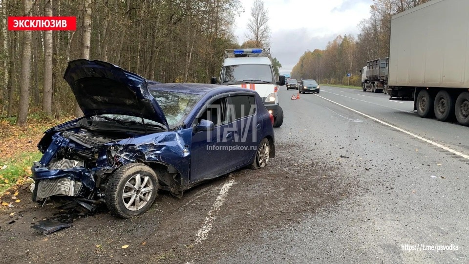Два человека пострадали в лобовом столкновении в Псковском районе Два человека пострадали в лобовом столкновении в Псковском районе