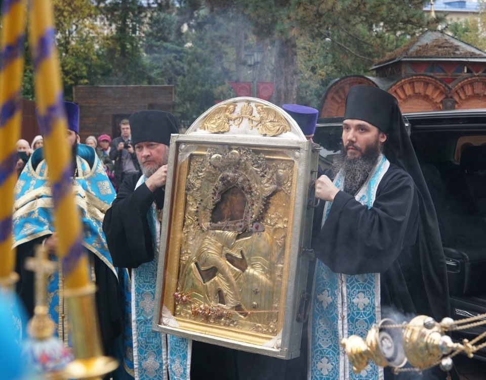 Псково-Печерскую икону «Умиление» встретили в Краснодаре Псково-Печерскую икону «Умиление» встретили в Краснодаре