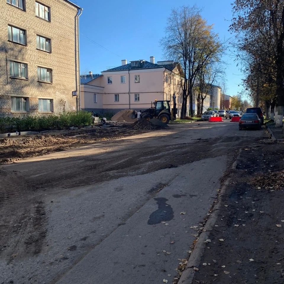 Тротуары и парковку с местами для инвалидов организуют на Первомайской в Пскове