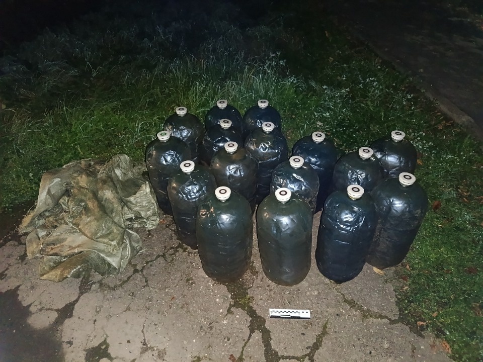 Двое псковичей пытались похитить более 347 кг дизтоплива из тепловоза