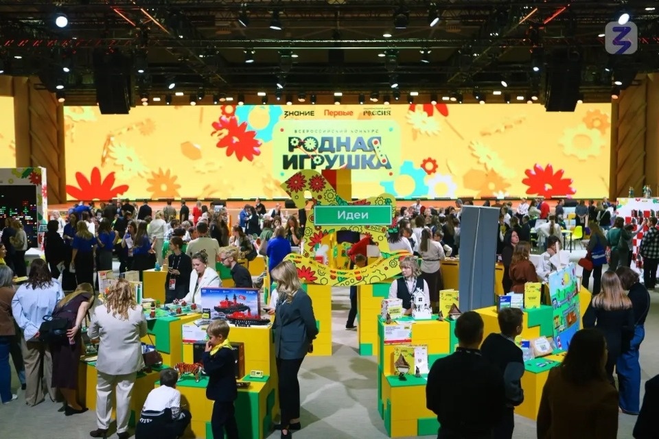 Губернатор поздравил псковскую победительницу конкурса «Родная игрушка»