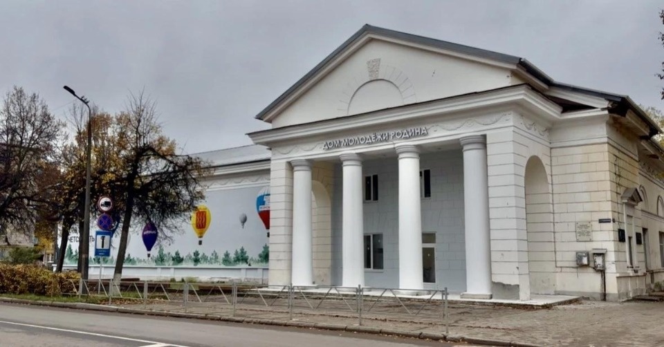 В Великих Луках Дом молодежи «Родина» готовится к открытию: работы на финише В Великих Луках Дом молодежи «Родина» готовится к открытию: работы на финише