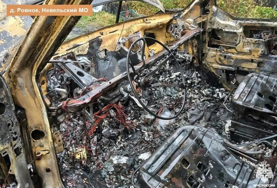 В Невельском округе из-за замыкания сгорел Volkswagen Transporter В Невельском округе из-за замыкания сгорел Volkswagen Transporter