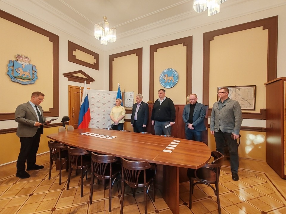Избирком Псковской области провел жеребьевку между партиями Избирком Псковской области провел жеребьевку между партиями