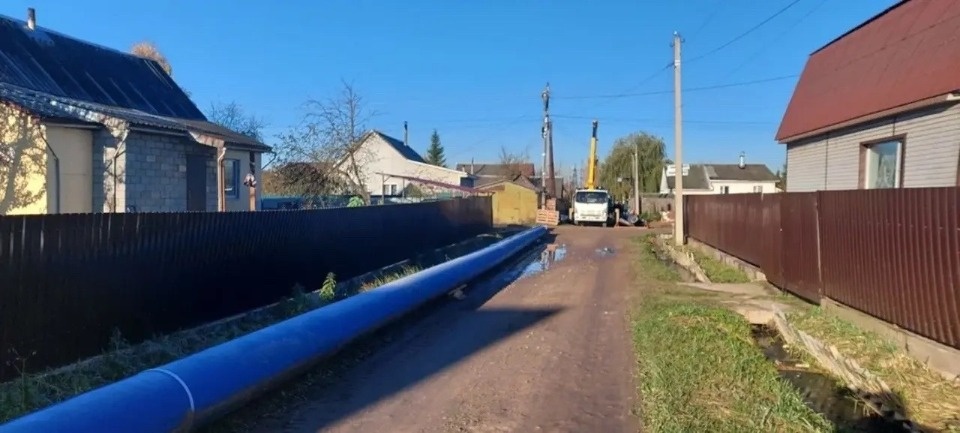 Почти 2,4 км аварийного водовода заменили в Великих Луках
