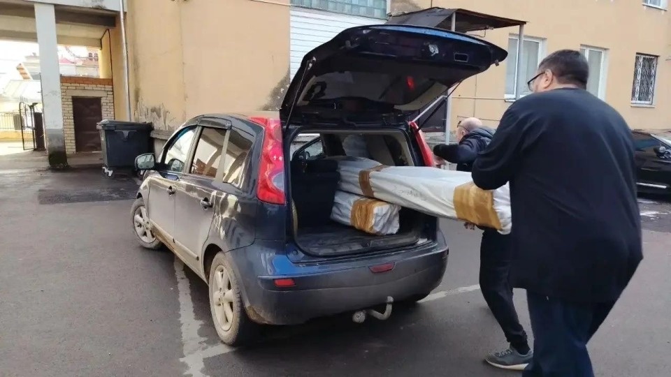 Псковские профсоюзы передали бойцам СВО медицинские носилки Псковские профсоюзы передали бойцам СВО медицинские носилки